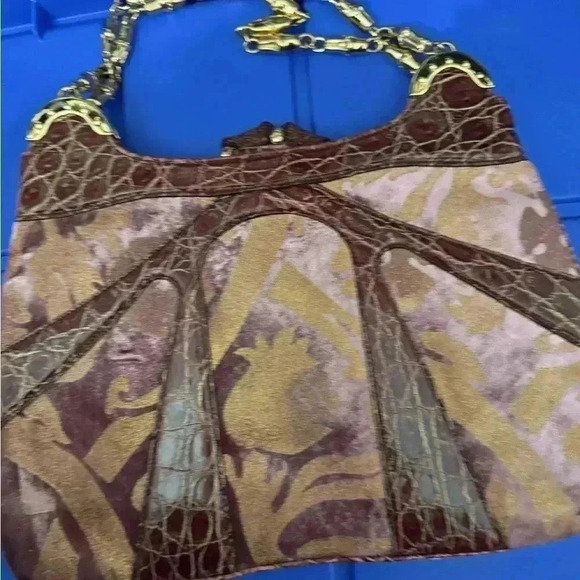 Limited edition Rare Gucci Crystal dragon bag
Tom Ford Gucci collection. - Picture 17 of 17